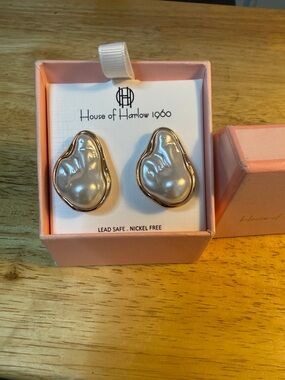 🤍🔹️House of Harlow🔹️ 1960 Faux Pearl Stud Earrings